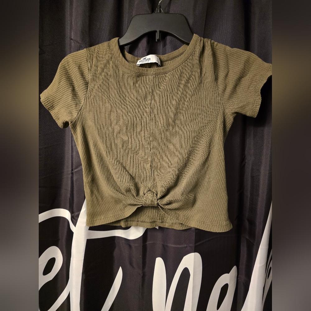 Hollister small top